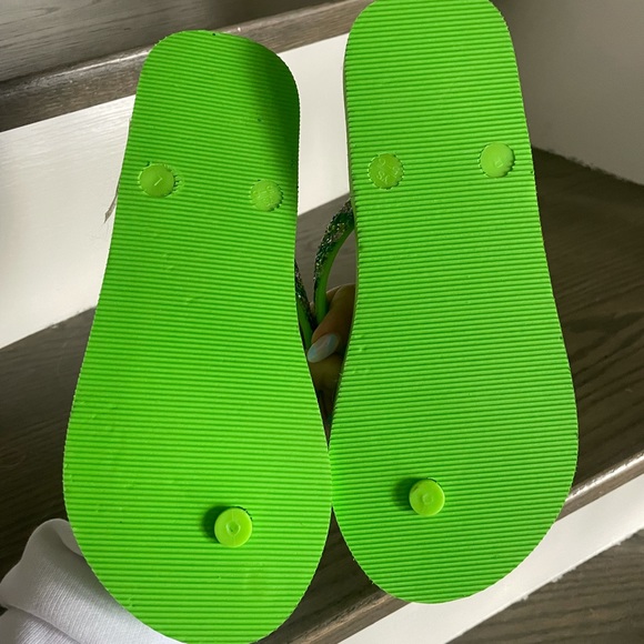 💚Flip Flops 💚 - Picture 4 of 5
